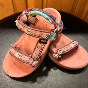 Toddler girl tevas size 9 - unicorn print 🦄